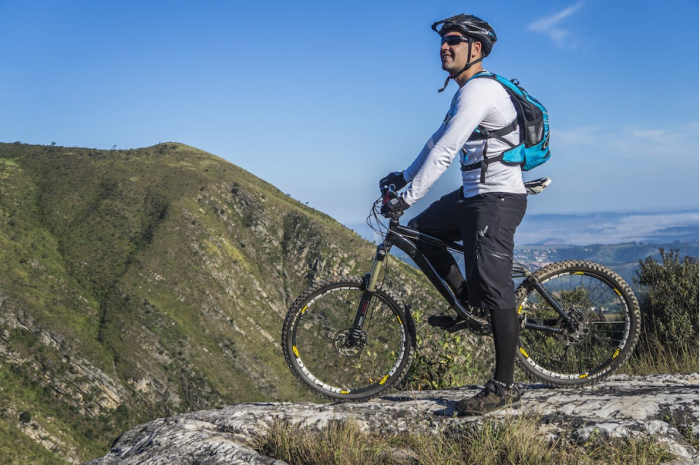 Okulary rowerowe i inne akcesoria. Co powinien posiadać rowerzysta?