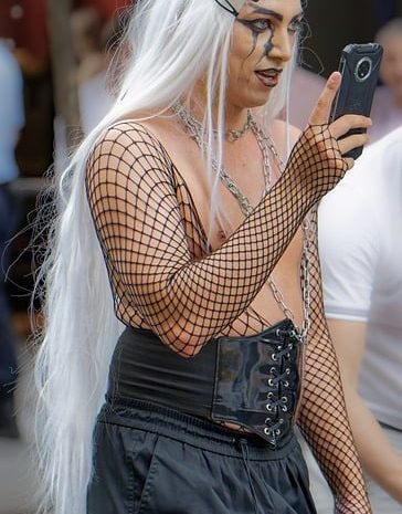 Jak nazywa się mężczyzna przebierający się za kobietę – Wszystko, co powineneś wiedzieć o cross-dressingu