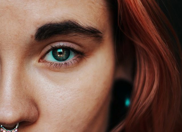 Kolczyk w języku – gojenie, powikłania i cena