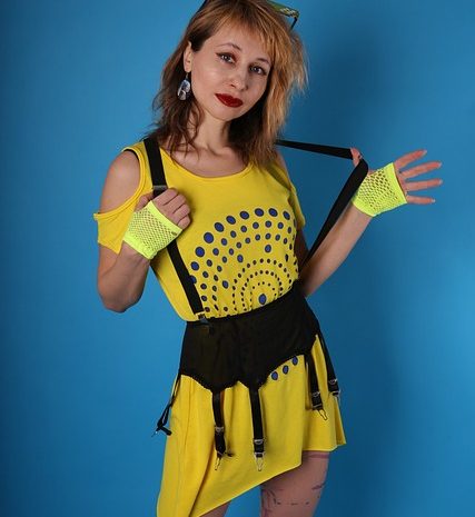 Moda lat 80. – trendy modowe i ikony dekady!